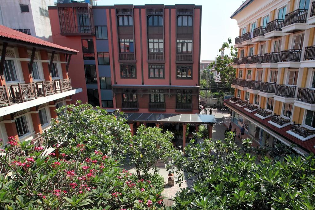 Rambuttri Village Plaza Rambuttri Village Plaza