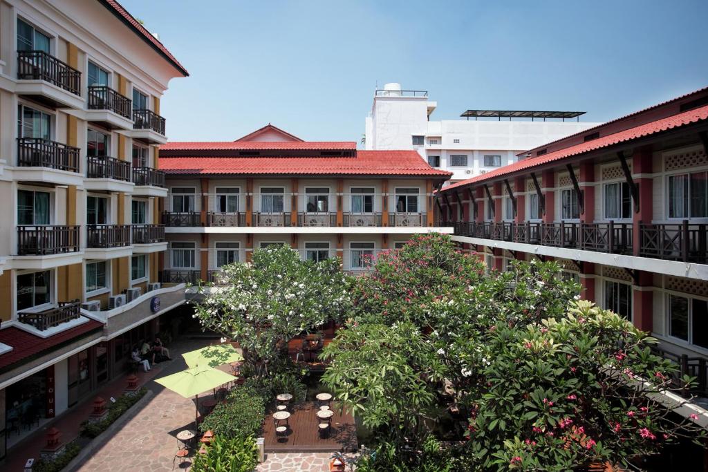 Rambuttri Village Plaza Rambuttri Village Plaza