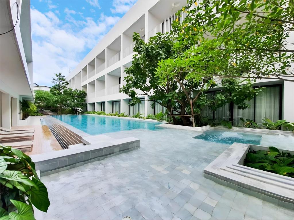 CHERN Bangkok CHERN Bangkok