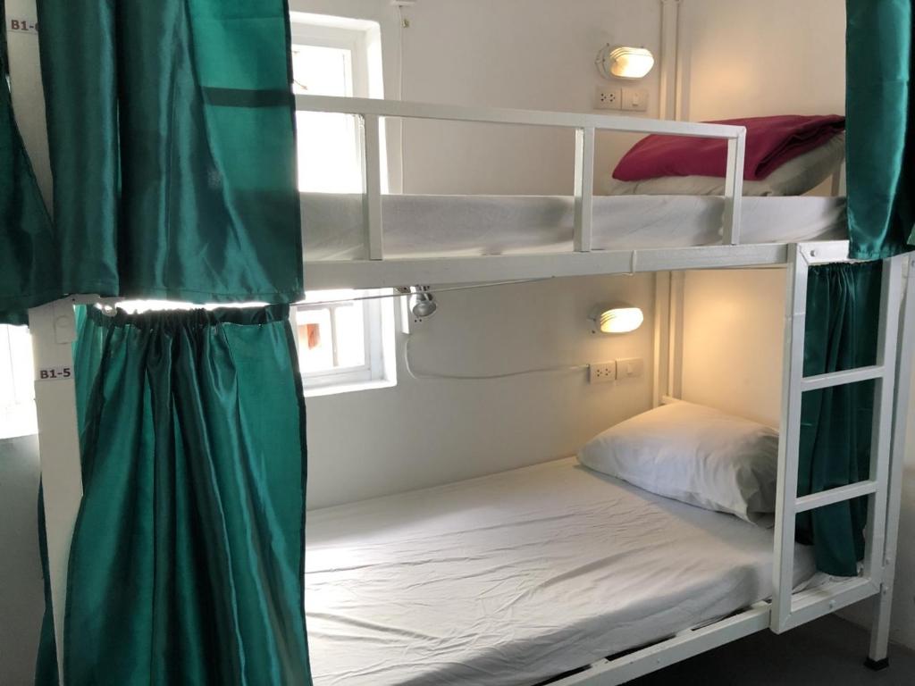PLOY Hostel