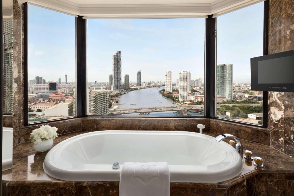 Shangri-La Bangkok Shangri-La Bangkok