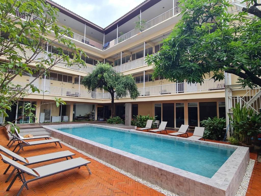 Feung Nakorn Balcony Rooms and Cafe Feung Nakorn Balcony Rooms and Cafe