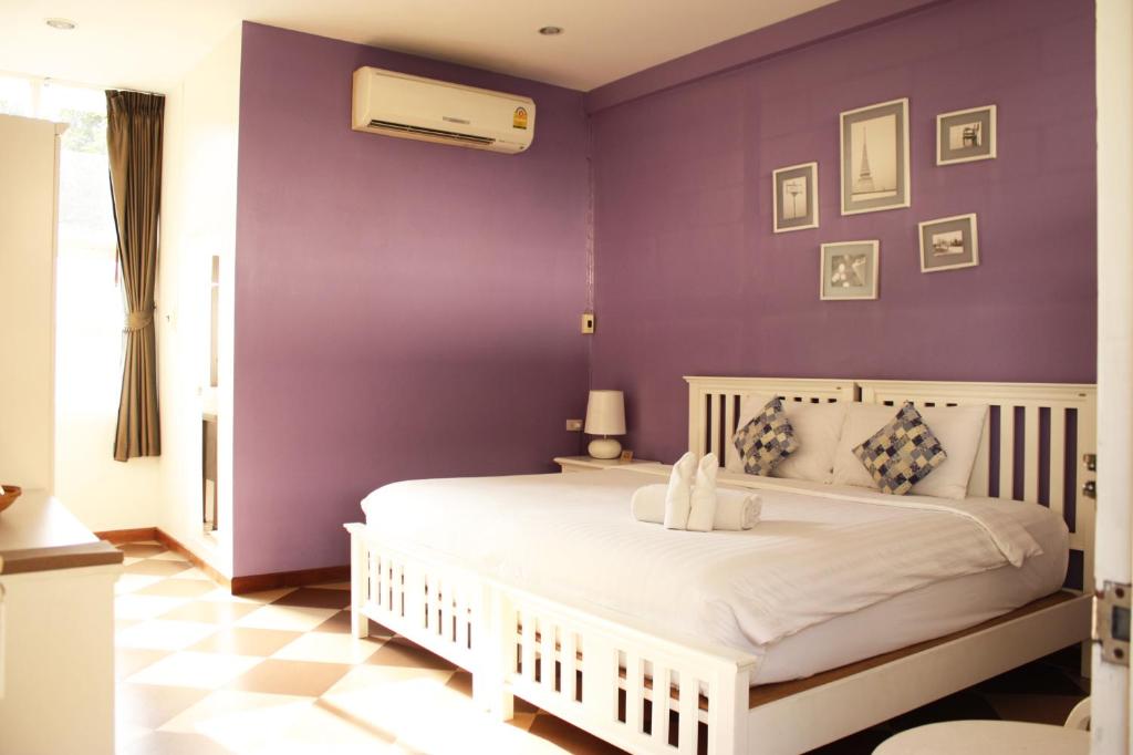 Feung Nakorn Balcony Rooms and Cafe Feung Nakorn Balcony Rooms and Cafe