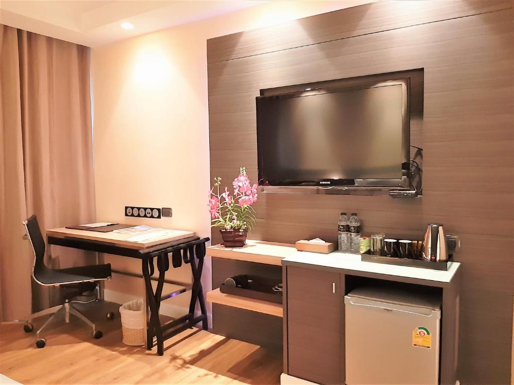 Amora NeoLuxe Suites Hotel