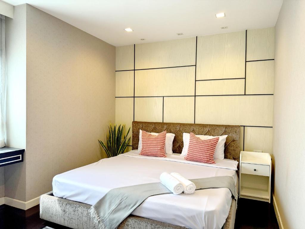 Center Bangkok Suite next to Platinum mall Center Bangkok Suite next to Platinum mall