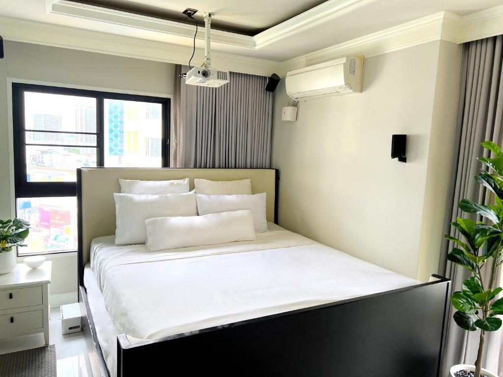 Center Bangkok Suite next to Platinum mall Center Bangkok Suite next to Platinum mall