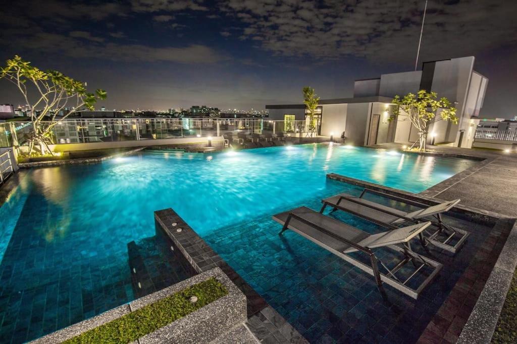 Fully furnished, City View, Pool, Gym, WiFi Fully furnished, City View, Pool, Gym, WiFi