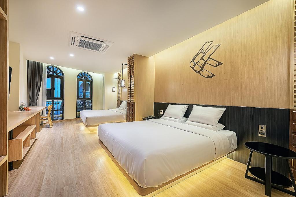 Phra Nakhon Poshtel