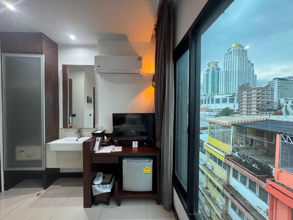 Collection O The Bangkok Airport Link Suite
