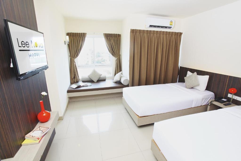 Leenova Hotel