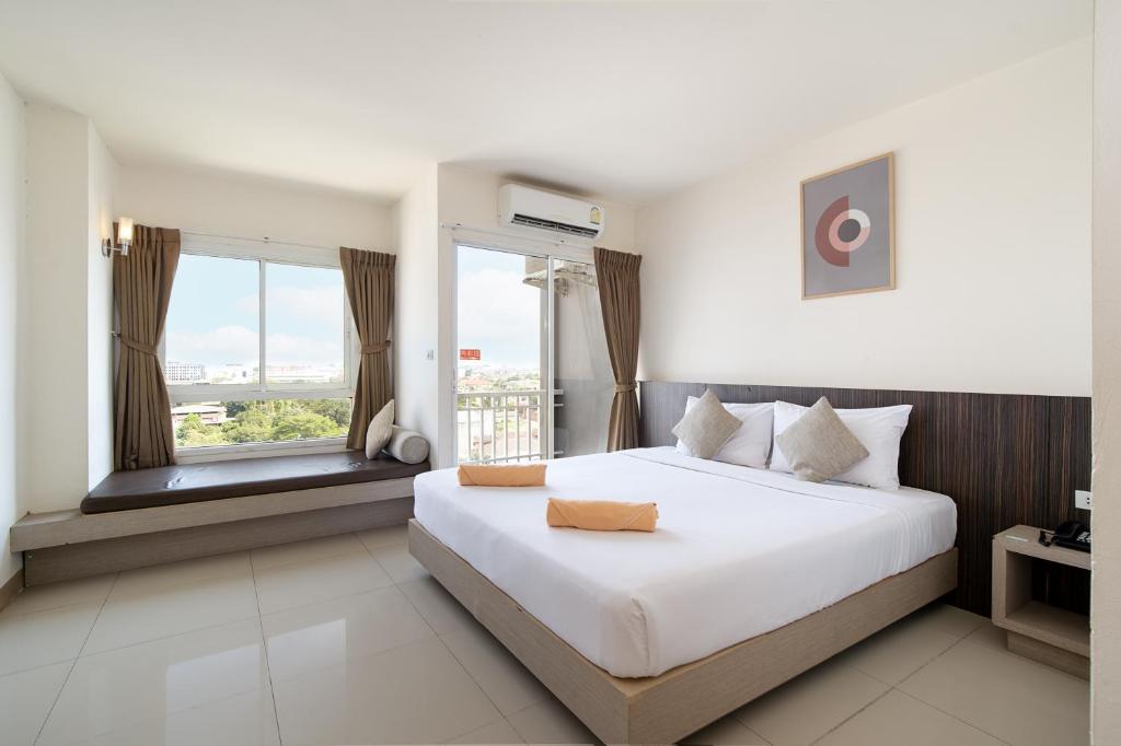 Leenova Hotel