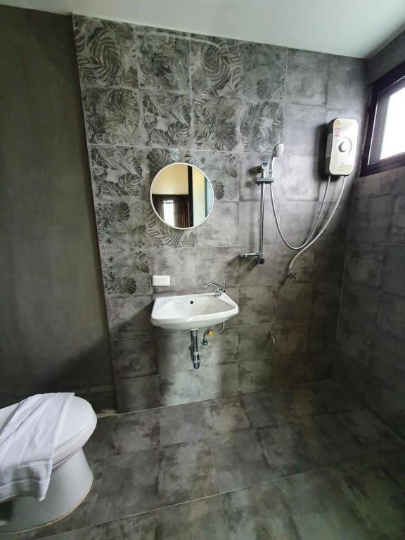 Baan Wualamphong บ้านวัวลำพอง