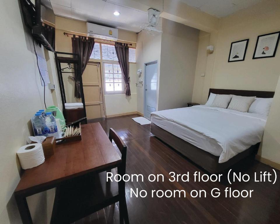 Achcha hotel - itsaraphap MRT station - Wat Arun