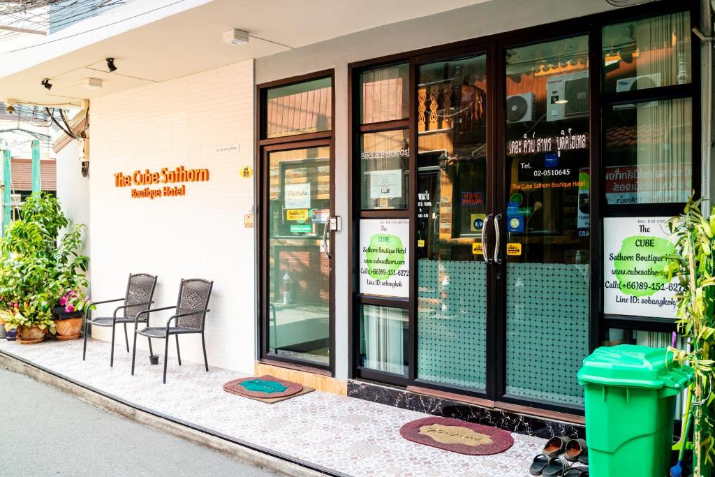 The Cube Sathorn Boutique Hotel เดอะ คิวบ์ สาทร บูติค โฮเทล Near BTS Surasak