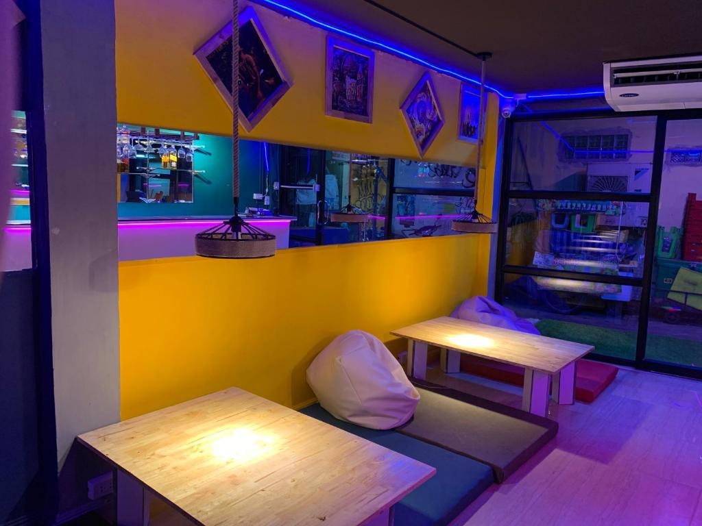 Roxx Social Hostel, Cafe & Bistro