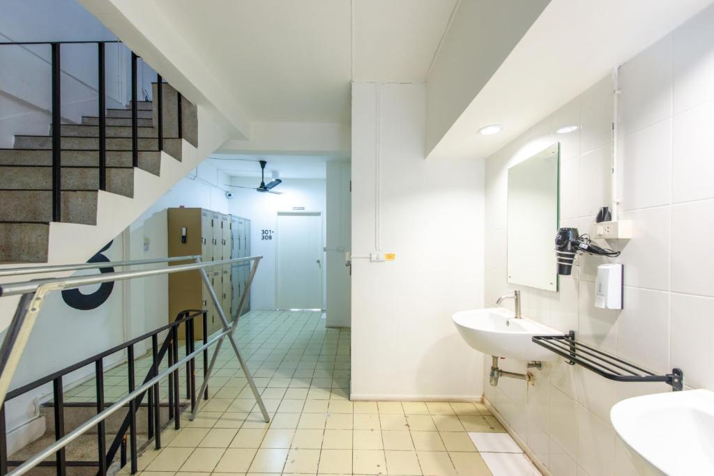 PICCOLO SUKHUMVIT HOSTEL- Self check-in after 6 pm PICCOLO SUKHUMVIT HOSTEL- Self check-in after 6 pm