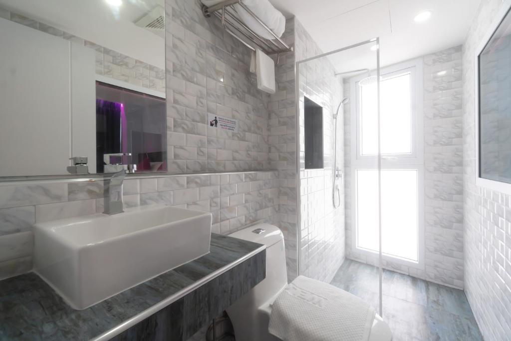 Spark Hotel - MRT Queen Sirikit - SHA Extra Plus Certified Spark Hotel - MRT Queen Sirikit - SHA Extra Plus Certified
