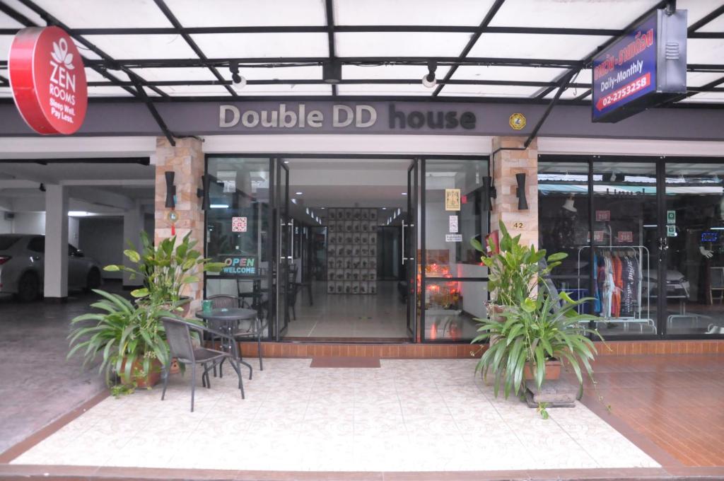 Double DD House at MRT Sutthisarn Double DD House at MRT Sutthisarn