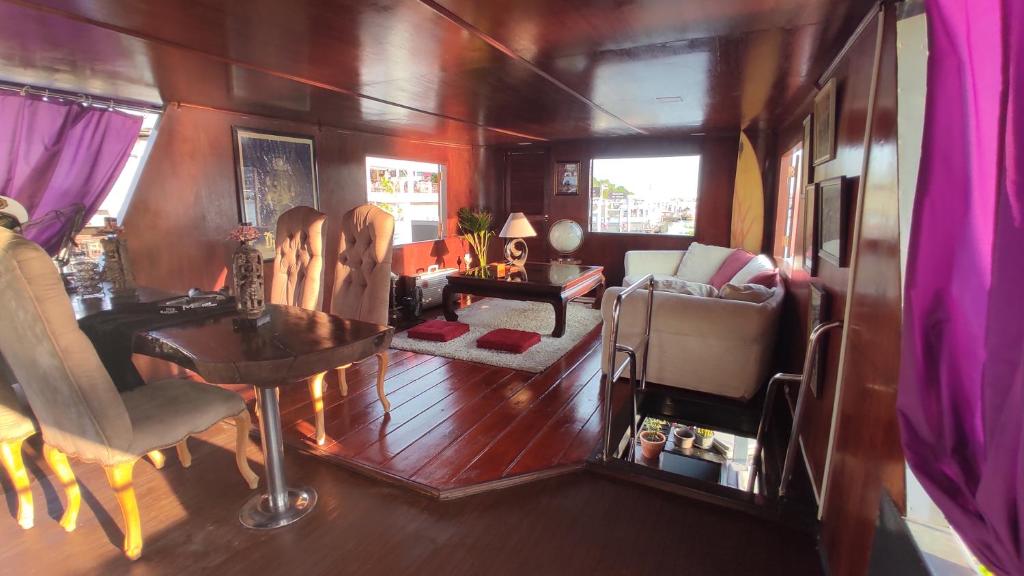 Sabai Sabai Liveaboard Bangkok Sabai Sabai Liveaboard Bangkok