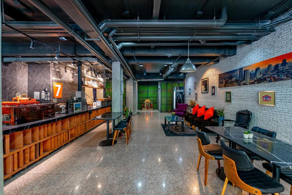 7 Days Premium Hotel at Icon Siam Station 7 Days Premium Hotel at Icon Siam Station