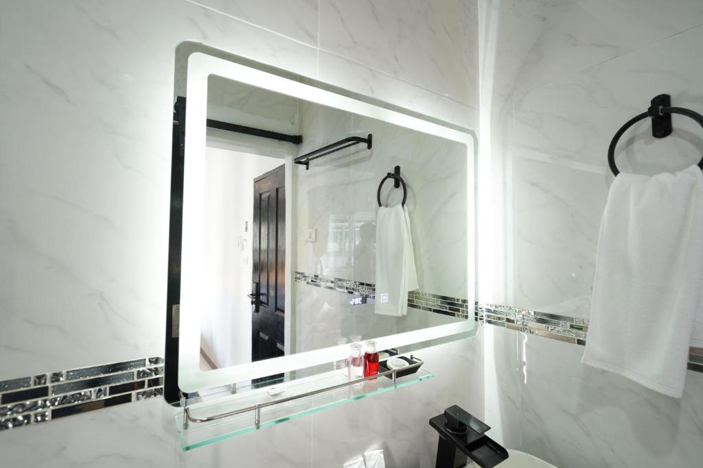 Thonglor Suites Hotel Thonglor Suites Hotel