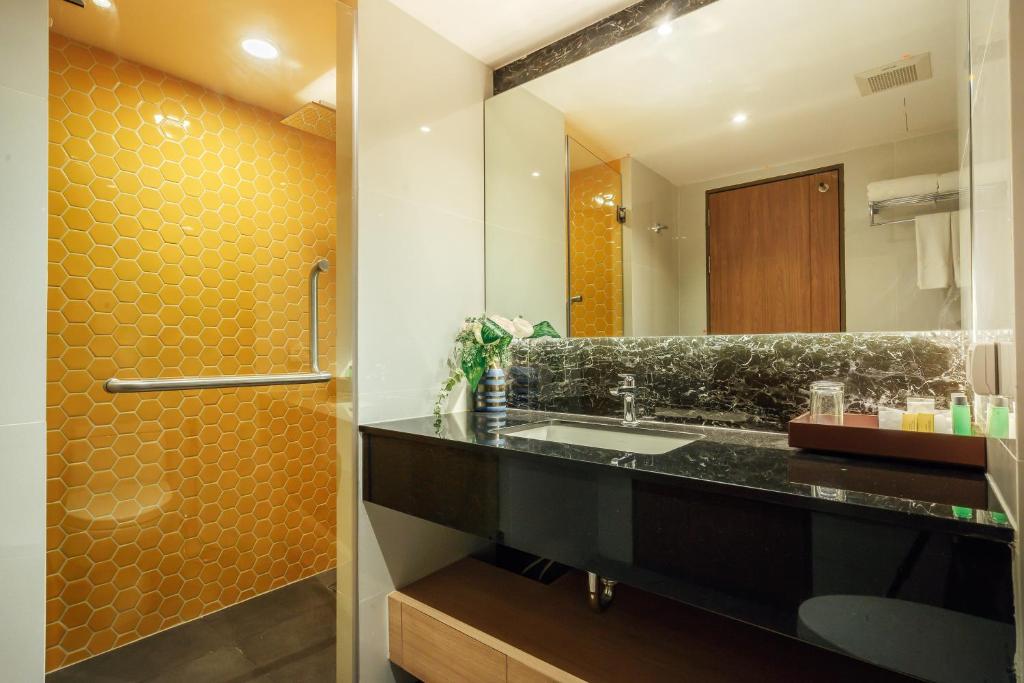 Montana Bangkok Hotel & Residence Montana Bangkok Hotel & Residence