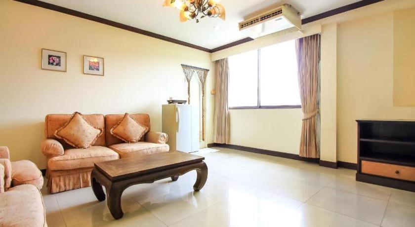 OYO 383 White inn hotel OYO 383 White inn hotel
