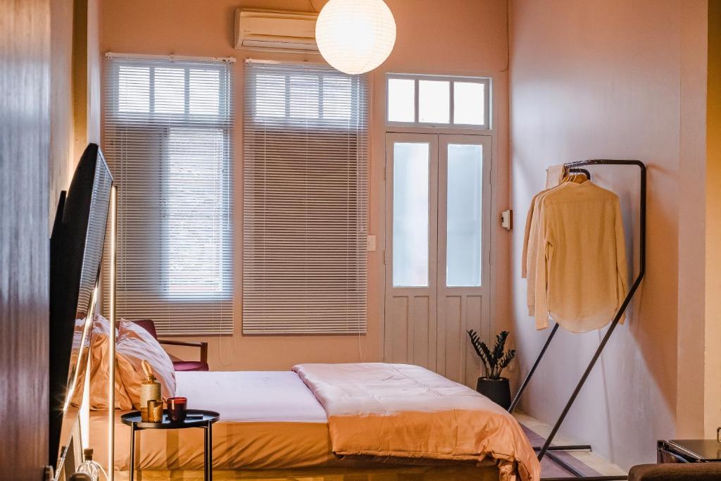 Cozy Room at The Coffee Store Charoenkrung Cozy Room at The Coffee Store Charoenkrung