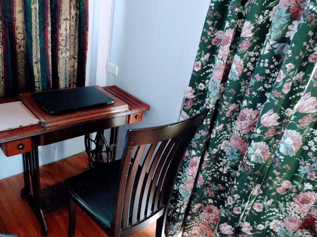 Mango Tree Guestroom Mango Tree Guestroom