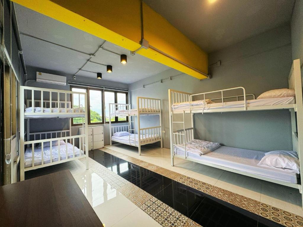 OYO 75465 Lucky Hostel - Huai Khwang OYO 75465 Lucky Hostel - Huai Khwang
