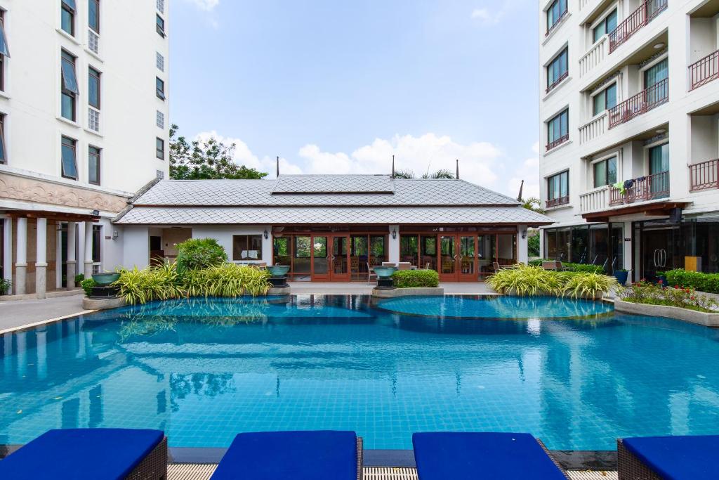 Lasalle Suites Hotel & Residence