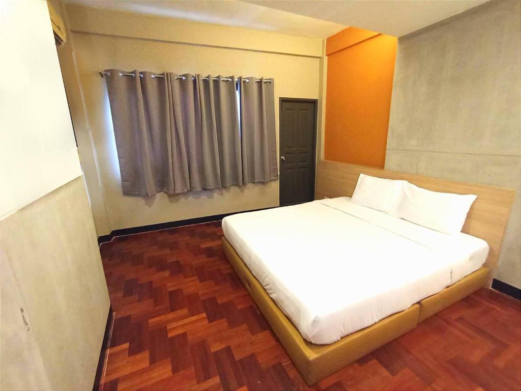 X GO INN Silom BTS Surasak สถานีสุรศักดิ์ X GO INN Silom BTS Surasak สถานีสุรศักดิ์