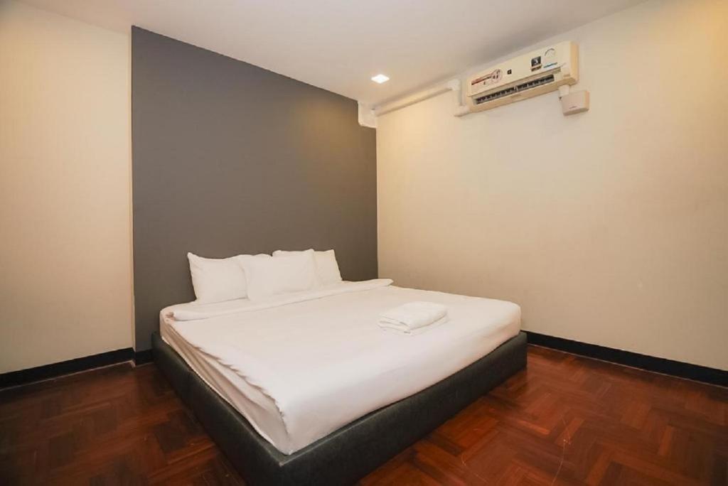 X GO INN Silom BTS Surasak สถานีสุรศักดิ์ X GO INN Silom BTS Surasak สถานีสุรศักดิ์