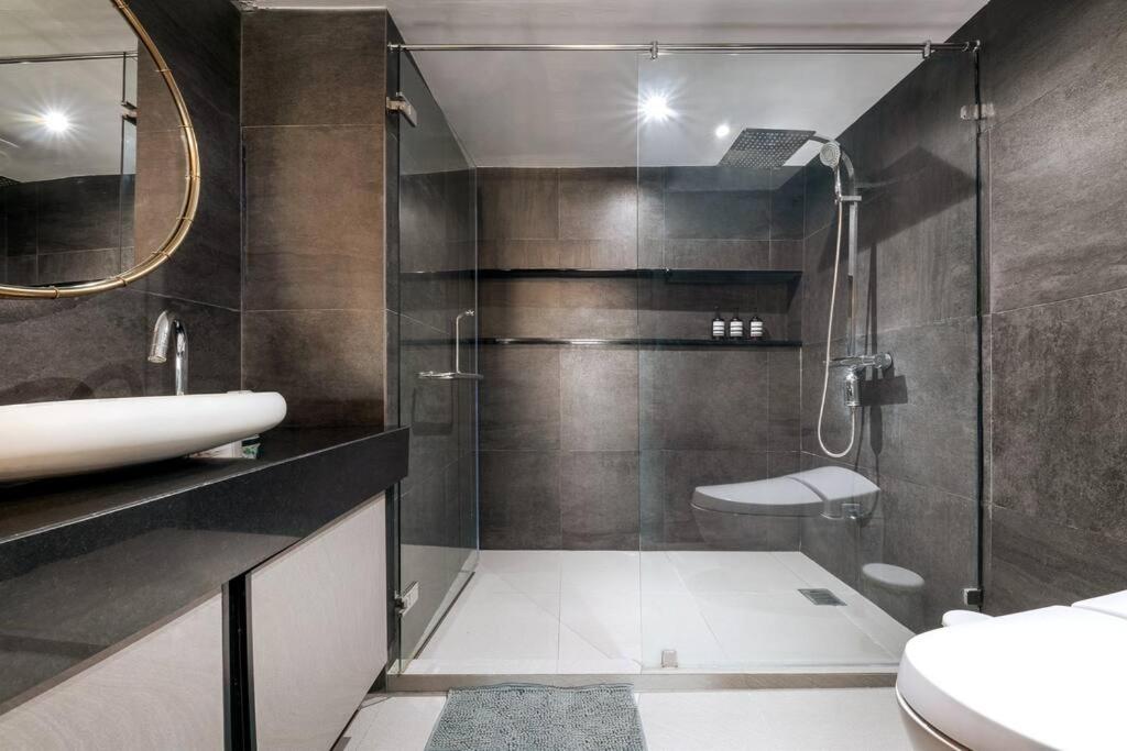 Central Bangkok Loft Style Skyline 100 sq.m. Apt Central Bangkok Loft Style Skyline 100 sq.m. Apt