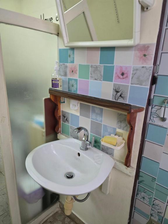J Place Studio 204 with free Wifi, near Skytrain J Place Studio 204 with free Wifi, near Skytrain
