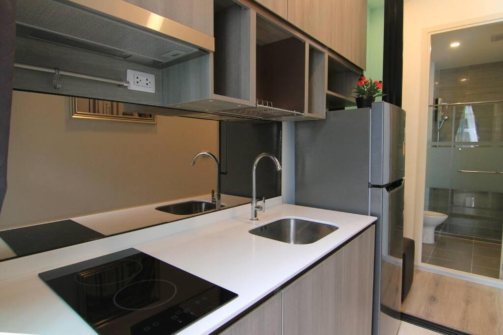 New Condo, Hi-Speed Wi-Fi, Gym Pool, near Lam Sali MRT New Condo, Hi-Speed Wi-Fi, Gym Pool, near Lam Sali MRT
