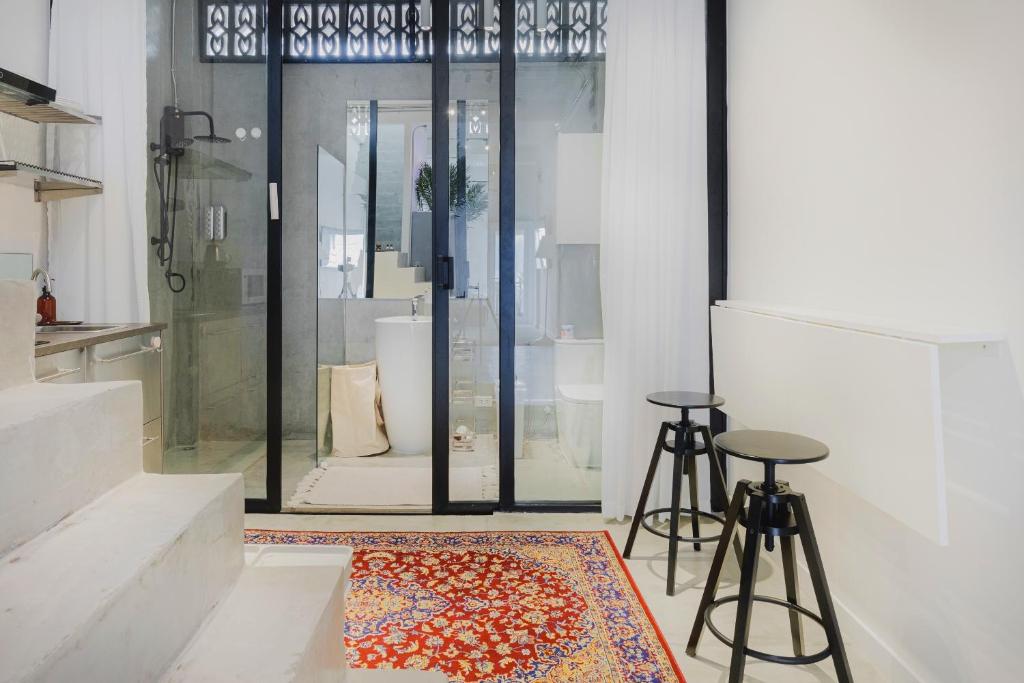 Modern Minimalism - Mandarin Palm Penthouse Modern Minimalism - Mandarin Palm Penthouse