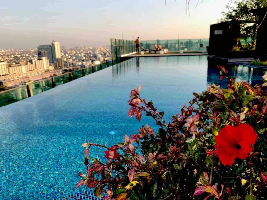 HIGH RISE LUXURY CONDO 1BED ROOF TOP POOL 2 MinMRT HIGH RISE LUXURY CONDO 1BED ROOF TOP POOL 2 MinMRT