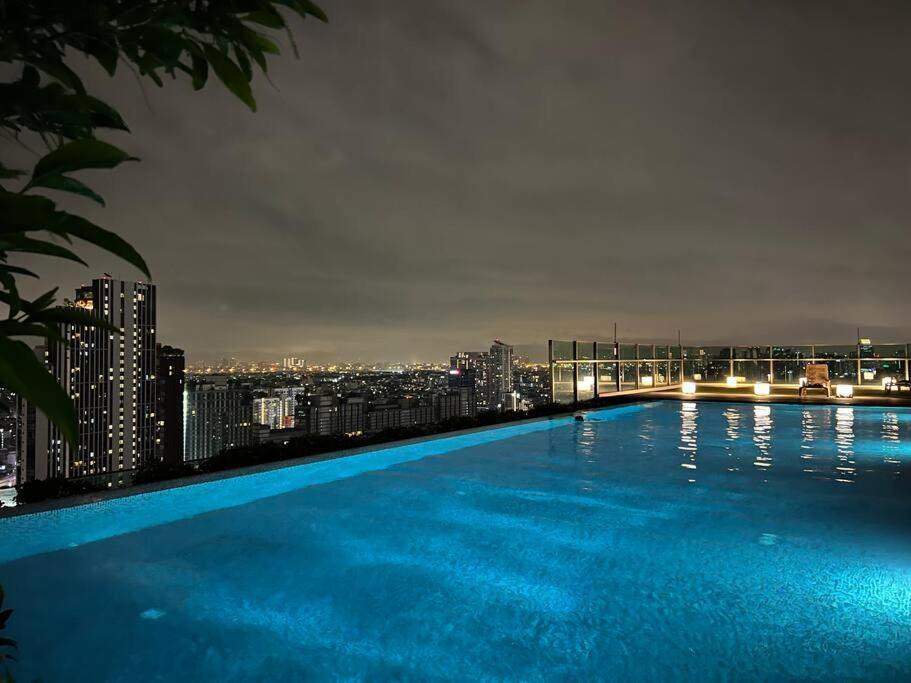 HIGH RISE LUXURY CONDO 1BED ROOF TOP POOL 2 MinMRT HIGH RISE LUXURY CONDO 1BED ROOF TOP POOL 2 MinMRT