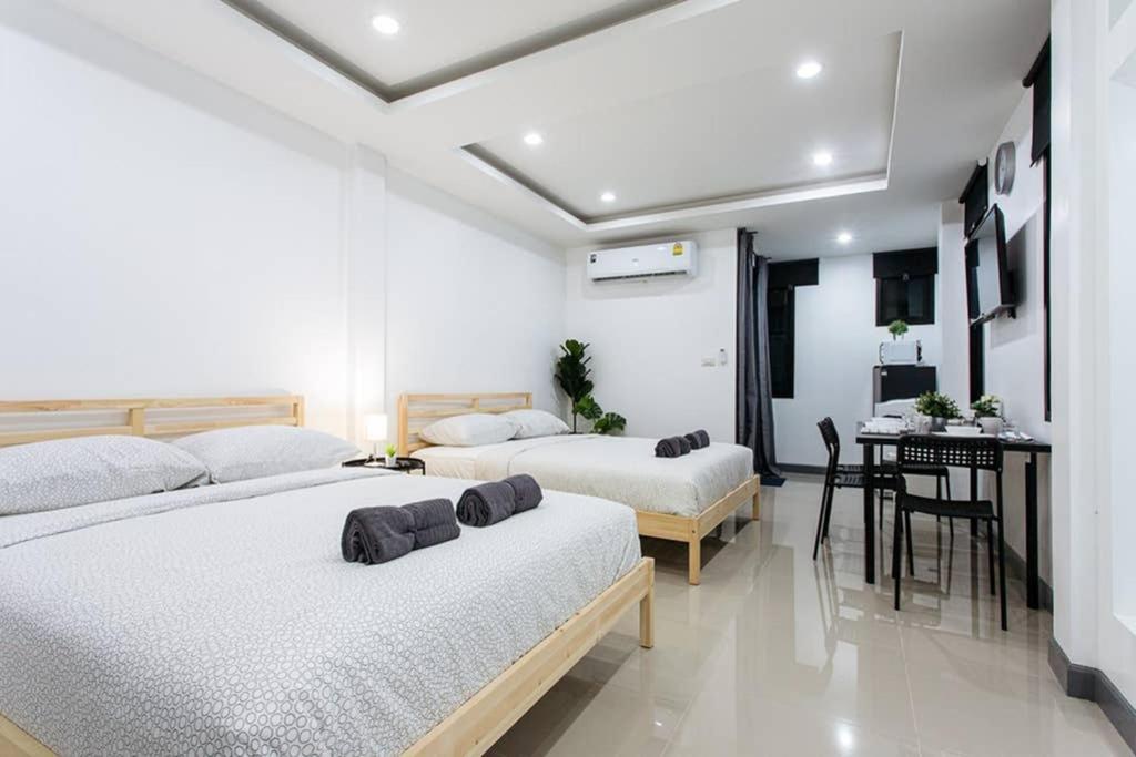 P2 Silom Large 2beds full kitchen WIFI 4-6pax P2 Silom Large 2beds full kitchen WIFI 4-6pax