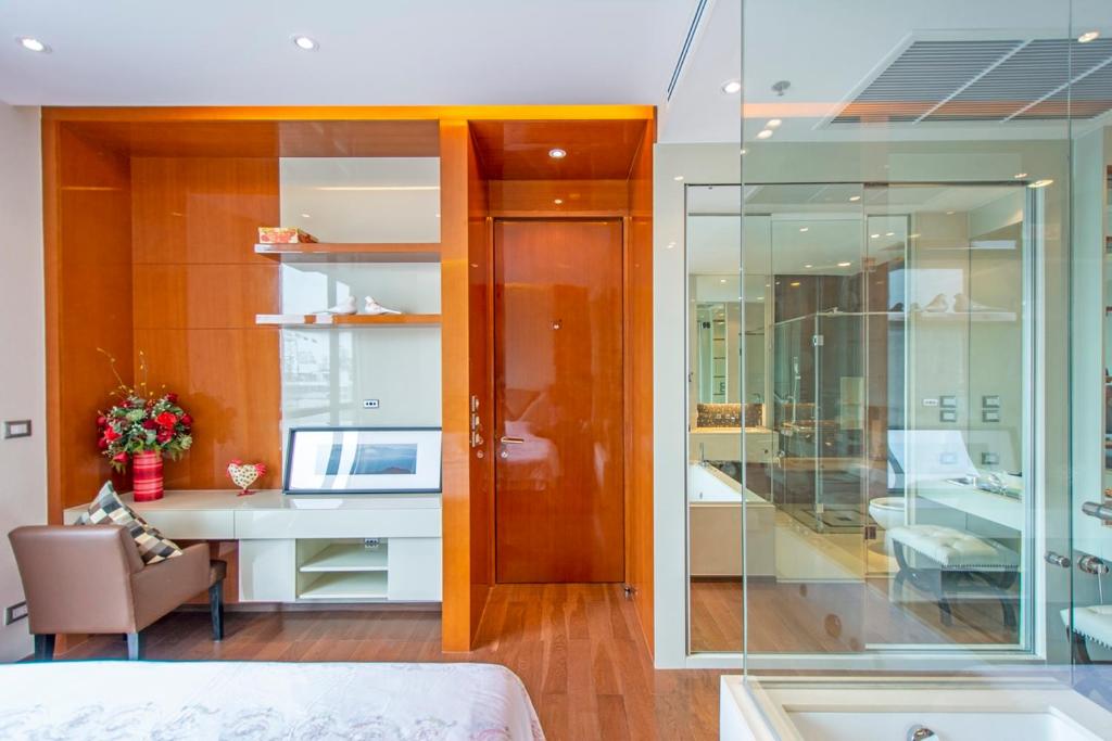 Luxury 1Bed 1Bath 300m BTS Phrom Phong, Emporium EmSphere EmQuartier