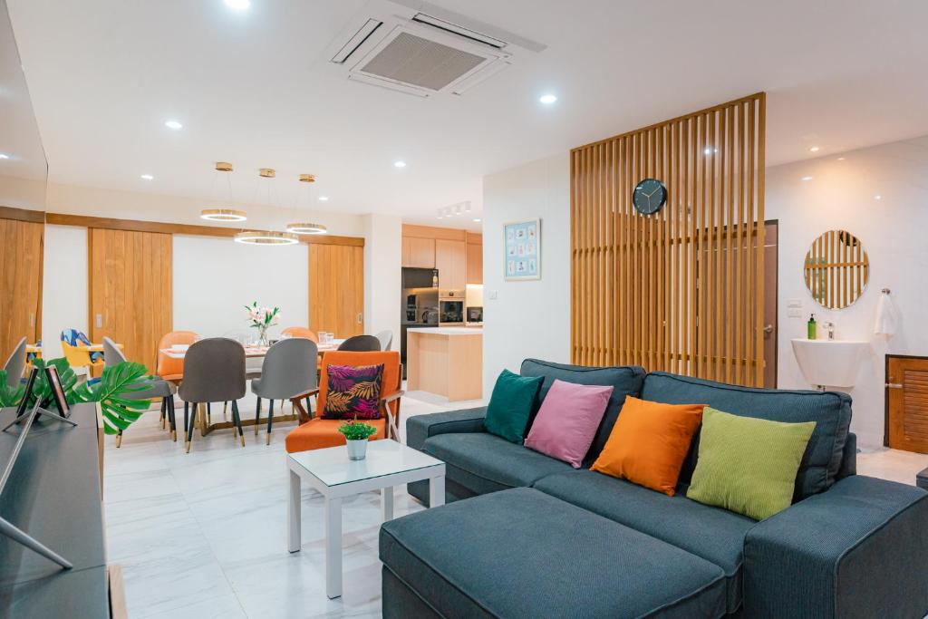 MODERN - 6Beds, CITY CENTER, Phrom Phong BTS, Em District, Terminal 21 MODERN - 6Beds, CITY CENTER, Phrom Phong BTS, Em District, Terminal 21