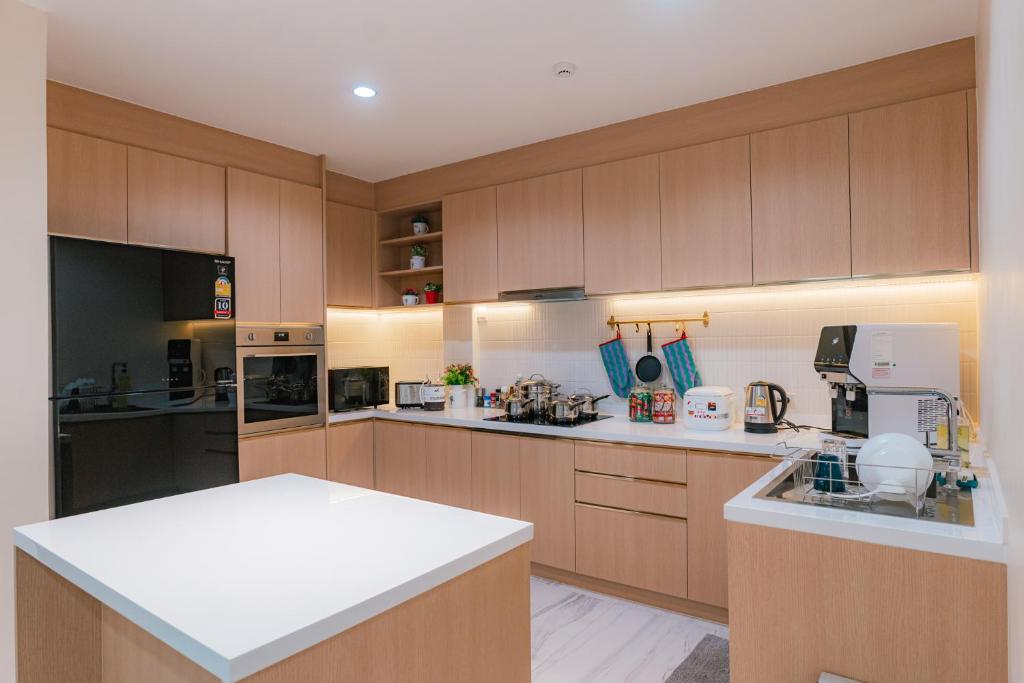 MODERN - 6Beds, CITY CENTER, Phrom Phong BTS, Em District, Terminal 21 MODERN - 6Beds, CITY CENTER, Phrom Phong BTS, Em District, Terminal 21