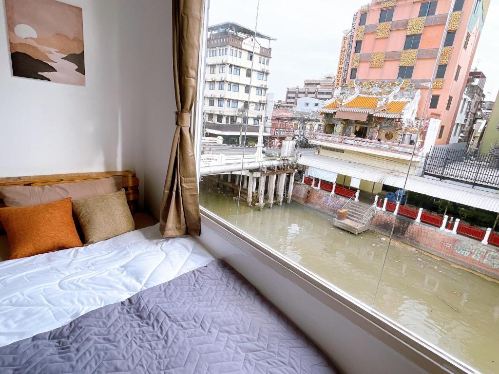 Lively and cozy canal house ,Entire house Lively and cozy canal house ,Entire house