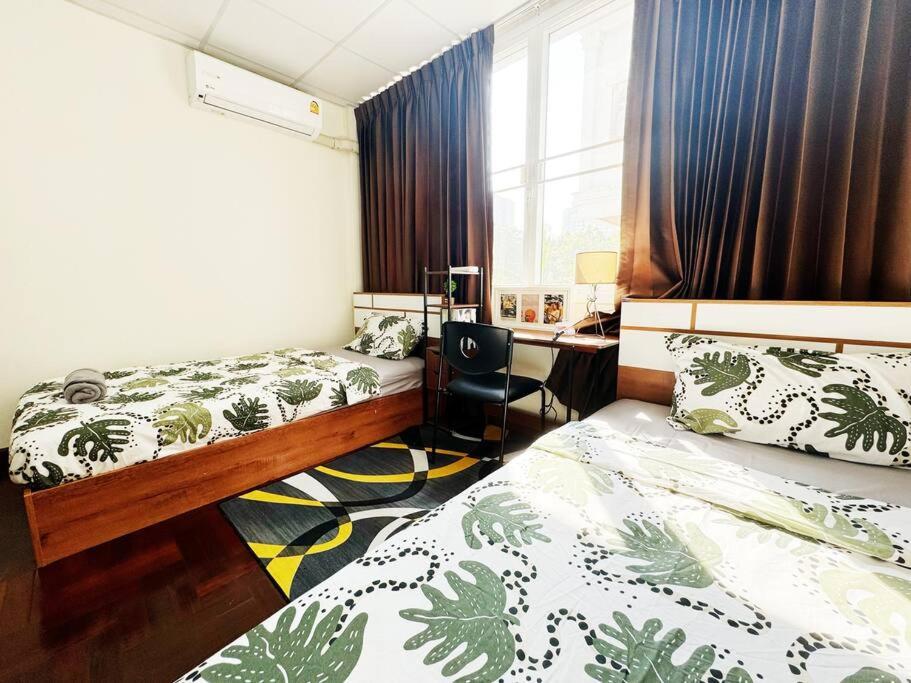 5BR House 8Beds, Ekkamai BTS 12mins walk, 711, shopping mall 5BR House 8Beds, Ekkamai BTS 12mins walk, 711, shopping mall
