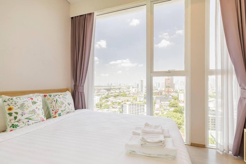 2 Bedrooms, 300 metres BTS Ekkamai,Sukhumvit