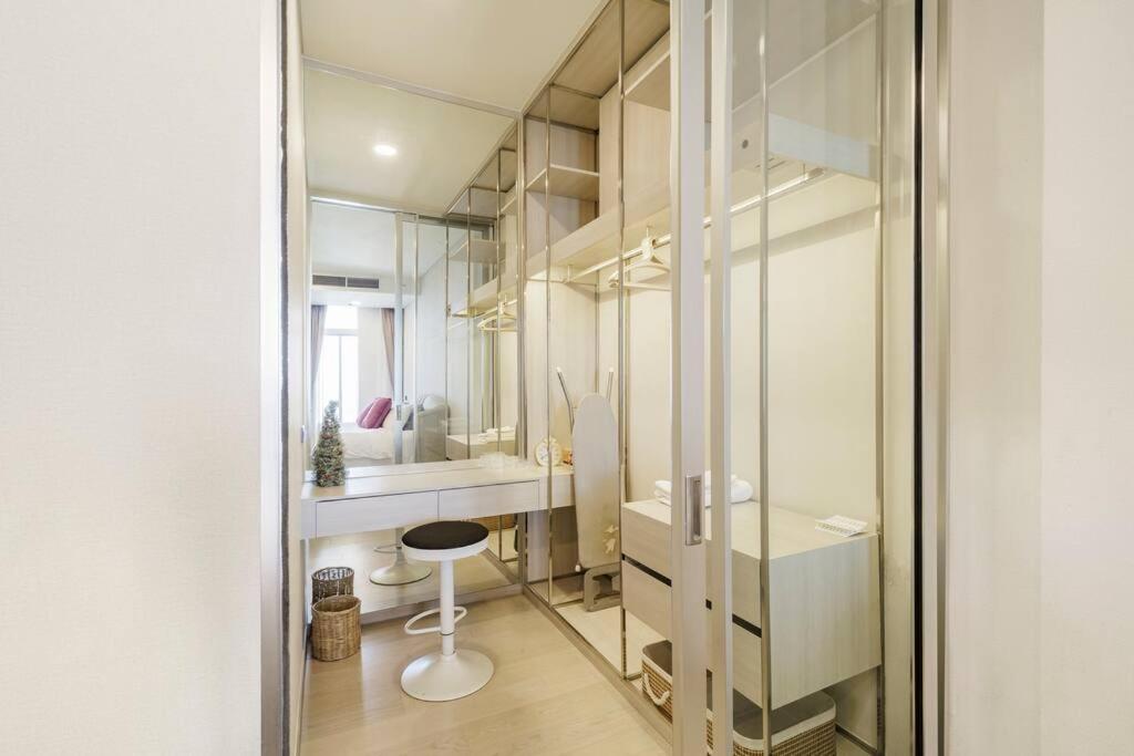 2 Bedrooms, 300 metres BTS Ekkamai,Sukhumvit