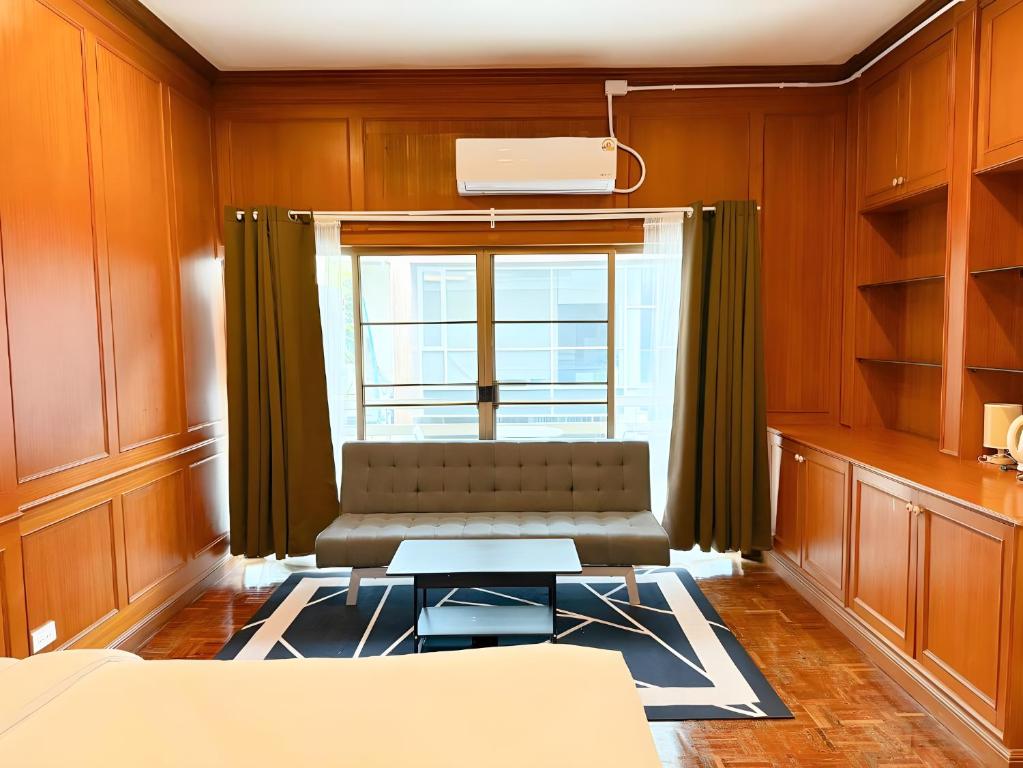 Stay On Sukhumvit Soi 11 Stay On Sukhumvit Soi 11