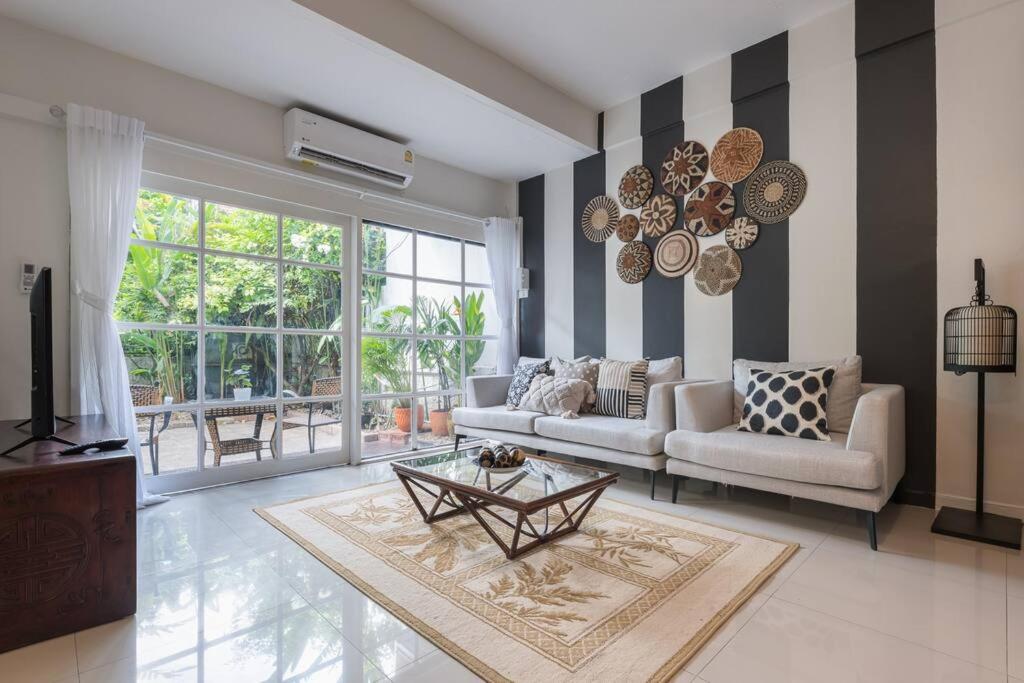 Oasis townhouse in the perfect location Oasis townhouse in the perfect location