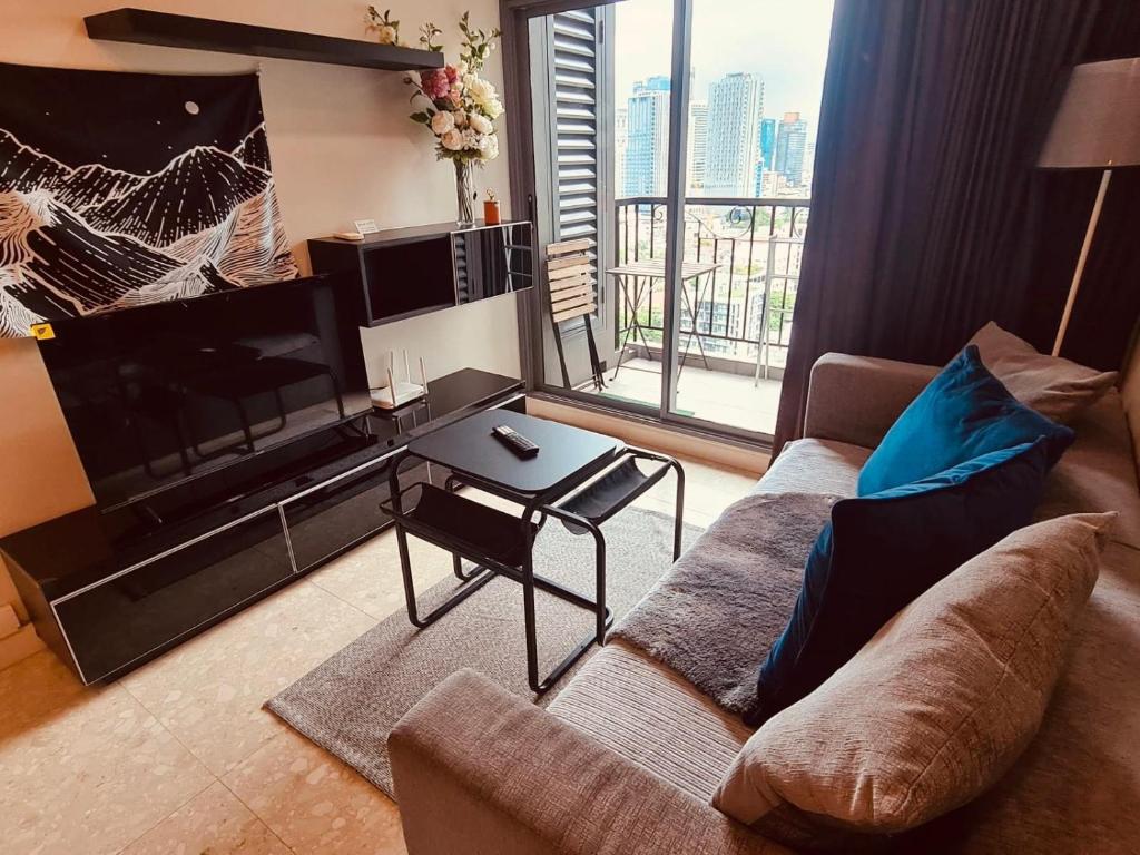 1BR at Thonglor BTS InfinityPool overlooking city 1BR at Thonglor BTS InfinityPool overlooking city